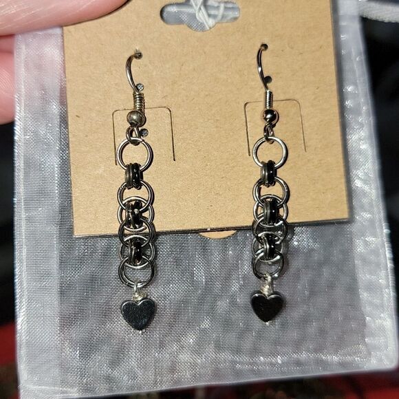 Chainmail Heart Bead Dangle Earrings (E117) - Picture 2 of 3